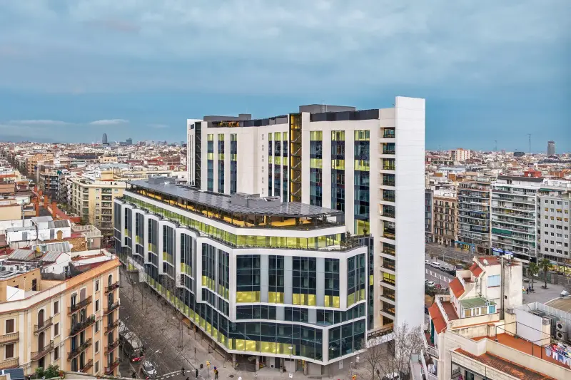 Photo par 47-reforma-de-edificio-estel-barcelona-espana.webp
