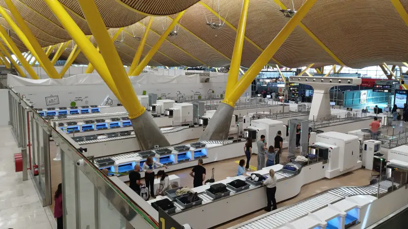 Picture of 50-mantenimiento-del-control-de-accesos-en-t4-aeropuerto-adolfo-suarez-madrid-espana.webp