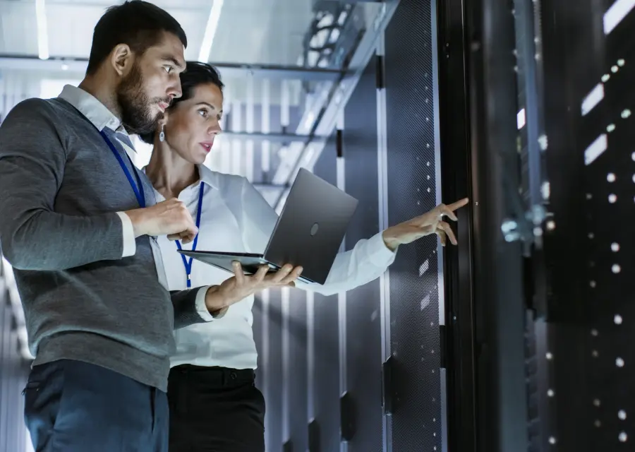 Foto de Elecnor, experto en instalaciones críticas, parte fundamental en un Data Center