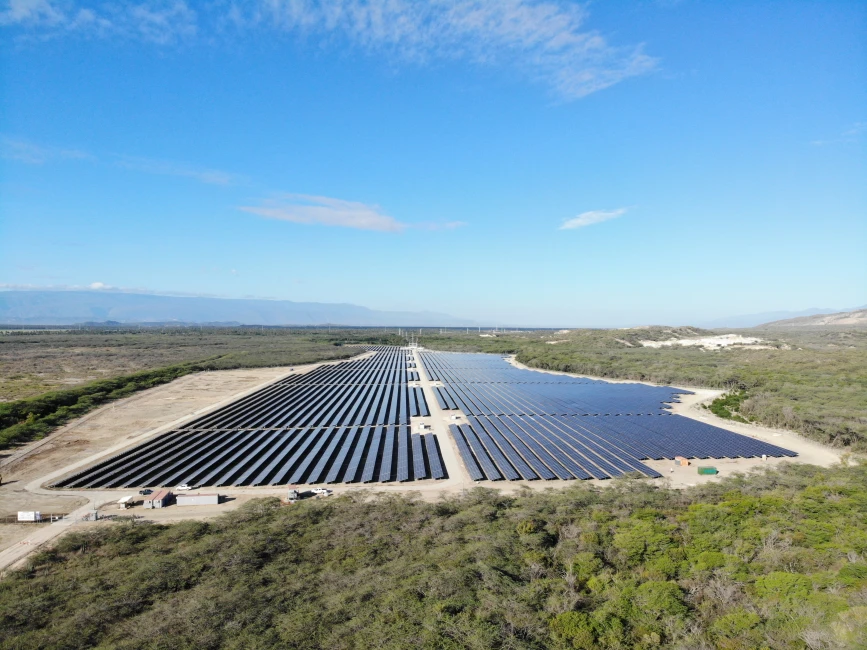 Photo par Elecnor se voit attribuer le projet d'énergie solaire hybride avec batteries le plus ambitieux d'Australie